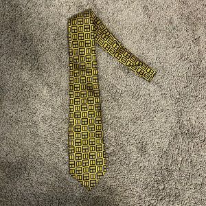 Dark yellow/Gold Gucci tie